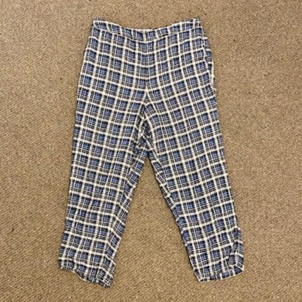 Previously Owned American Eagle Plaid Cropped Pants / Womens US Large w/ Stretch